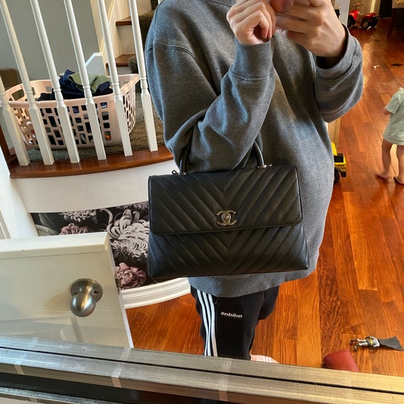 Chanel 19K Coco Top Handle in Grey w/ Ruthenium HW - Picture 16 of 16